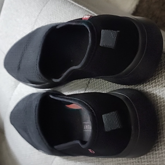 Levi's women's loafers black mesh material rubber sole - Picture 3 of 3